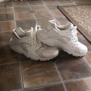 NIKE AIR HUARACHE CASUAL SHOES